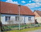 Viel Platz + DG Ausbaupotential, 2 Garagen, großes Grundstück 2.700 m2, IHRE CHANCE! - Aussenfoto Trebnitz