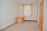 Viel Platz + DG Ausbaupotential, 2 Garagen, großes Grundstück 2.700 m2, IHRE CHANCE! - Kinderzimmer