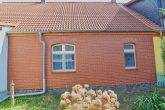 Viel Platz + DG Ausbaupotential, 2 Garagen, großes Grundstück 2.700 m2, IHRE CHANCE! - Aussenfoto Fassade Rückseite
