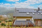 MIETERFREI, 3 Fam.haus, Garagen, renoviert, ruhige Lage, Heizung neu 2018, PV + Speicher - Aussenansicht von hinten