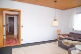 Gemütliches Haus, Garten, Garage, ruhige ländliche Lage, Einkauf innerhalb 1 km - EG - Wohnzimmer Blick zum Flur