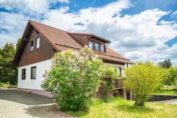 Ihr neues Zuhause: Gemütlichkeit, Garage, ruhige ländliche Lage, Einkaufsmöglichkeiten in der Nähe, 88356 Ostrach, Einfamilienhaus