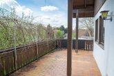 Gemütliches Haus, Garten, Garage, ruhige ländliche Lage, Einkauf innerhalb 1 km - Aussenfoto 5   Großer Balkon vor der Küche im EG