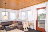 Gemütliches Haus, Garten, Garage, ruhige ländliche Lage, Einkauf innerhalb 1 km - EG - Wohnzimmer Blick zum Balkon