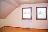 Gemütliches Haus, Garten, Garage, ruhige ländliche Lage, Einkauf innerhalb 1 km - DG  - Schlafzimmer