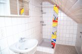 Gemütliches Haus, Garten, Garage, ruhige ländliche Lage, Einkauf innerhalb 1 km - DG  - Bad mit Dusche und WC