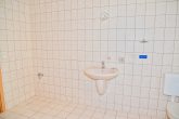 Ihr neues zuHAUSe, großes Grundstück, Nebengebäude, viel Potential! JETZT LESEN! - Badezimmer Anschluss für Waschmaschine, Platz für Trockner