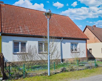 IHRE CHANCE, Gemütliches EFH mit großem Grundstück 2.750 m², 2 x Garage, ruhige Lage, 15374 Müncheberg, Einfamilienhaus