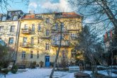 VERKAUFT! Stilvoller Altbau, 3-Zi. Hochparterre, modernisiert, großer Keller, Garten, Nähe Nymphenburg - Gartenseite