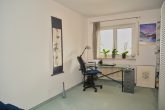 Gemütlich, hell, Hochparterre, ruhige Lage im beliebten Ortsteil Gerlenhofen, 3 Zimmer + Stellplatz - Kinderzimmer / Büro