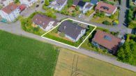 Solide und großzügig gebaut, viel Platz PLUS Ausbaupotential im DG, sehr gute Lage - Luftbild Traumhaus
