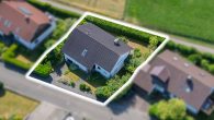 Solide und großzügig gebaut, viel Platz PLUS Ausbaupotential im DG, sehr gute Lage - Traumhaus Luftaufnahme 3