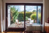 Solide und großzügig gebaut, viel Platz PLUS Ausbaupotential im DG, sehr gute Lage - Blick auf die Terrasse
