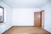 Solide und großzügig gebaut, viel Platz PLUS Ausbaupotential im DG, sehr gute Lage - EG - Großes Elternschlafzimmer