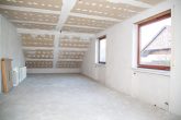 Solide und großzügig gebaut, viel Platz PLUS Ausbaupotential im DG, sehr gute Lage - DG - Ausbaupotential