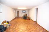 Solide und großzügig gebaut, viel Platz PLUS Ausbaupotential im DG, sehr gute Lage - Keller - Garage für 2 Autos hintereinander