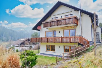 3 Fam.haus, renoviert, ruhig, Waldrand, Heizung 2018, PV + Speicher, Garagen, ohne Mieter LESEN, 75337 Enzklösterle, Mehrfamilienhaus