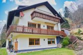 3 Fam.haus, renoviert, ruhig, Waldrand, Heizung 2018, PV + Speicher, Garagen, ohne Mieter LESEN - Aussenansicht Südseite