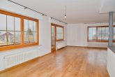 3 Fam.haus, renoviert, ruhig, Waldrand, Heizung 2018, PV + Speicher, Garagen, ohne Mieter LESEN - OG  Wohnzimmer - Esszimmer