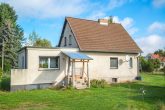 Gemütliches EFH in ruhiger Lage, großes Grundstück 6.400 m², neue Heizung und Bad, RAUS IN'S GRÜNE! - Gartenansicht