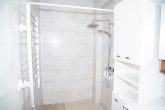 Gemütliches EFH in ruhiger Lage, großes Grundstück 6.400 m², neue Heizung und Bad, RAUS IN'S GRÜNE! - Große Dusche / das Bad wurde erneuert