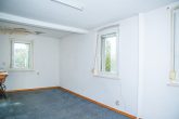 Kleines Haus mit Garten und Garage mit viel Potential, stark renovierungsbedürftig! - OG Zimmer hinten rechts Richtung Garage