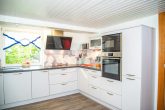 Wohlfühlen im Dorf nur 1 Min. von der Stadt entfernt, 6 Zi., Garten, Garage, Carports - OG - Moderne Küche