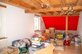 Wohlfühlen im Dorf nur 1 Min. von der Stadt entfernt, 6 Zi., Garten, Garage, Carports - DG - Zimmer im Dachgeschoss