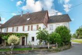 Wohlfühlen im Dorf nur 1 Min. von der Stadt entfernt, 6 Zi., Garten, Garage, Carports - Außenansicht Wohlfühlen