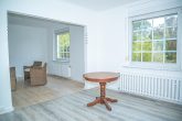JETZT! 2026 EINZIEHEN! Klein aber fein! Romantisch, Siedlungslage, Garage, S-Bahnanschluss im Ort - EG  Wohnzimmer