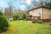 Massives Försterhaus im Wald, 6 Zimmer, ca. 4.600 m² Grundstück, Garage, Nebengebäude - Aussenfoto