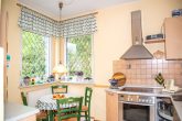 Massives Försterhaus im Wald, 6 Zimmer, ca. 4.600 m² Grundstück, Garage, Nebengebäude - EG  Küche mit Essbereich