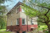 Massives Försterhaus im Wald, 6 Zimmer, ca. 4.600 m² Grundstück, Garage, Nebengebäude - Aussenfoto