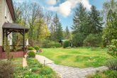 Massives Försterhaus im Wald, 6 Zimmer, ca. 4.600 m² Grundstück, Garage, Nebengebäude - Aussenfoto