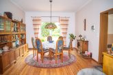 Massives Försterhaus im Wald, 6 Zimmer, ca. 4.600 m² Grundstück, Garage, Nebengebäude - EG  Wohnzimmer