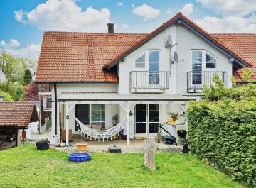 Zukunftssicher, ruhig, gemütlich: Attraktives Doppelhaus mit Erdwärme, Garten und Garage, 89293 Kellmünz, Doppelhaushälfte