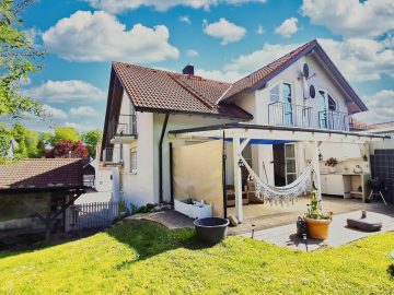 DHH Split-Level-Bauweise, ruhiger Lage, Wärmepumpe, 2 Min. zum Bahnhof, 5 Min. zur Autobahn A7, 89293 Kellmünz, Doppelhaushälfte