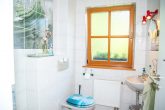 Junges Haus mit viel Platz in ruhiger Lage mit schönem Garten zum Wohlfühlen - Gäste-WC im EG