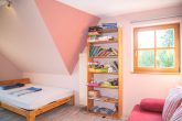 Junges Haus mit viel Platz in ruhiger Lage mit schönem Garten zum Wohlfühlen - Kind 1 im DG