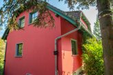 Junges Haus mit viel Platz in ruhiger Lage mit schönem Garten zum Wohlfühlen - Aussenfoto Fassade Nord-West