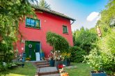 Junges Haus mit viel Platz in ruhiger Lage mit schönem Garten zum Wohlfühlen - Blick zum Eingang